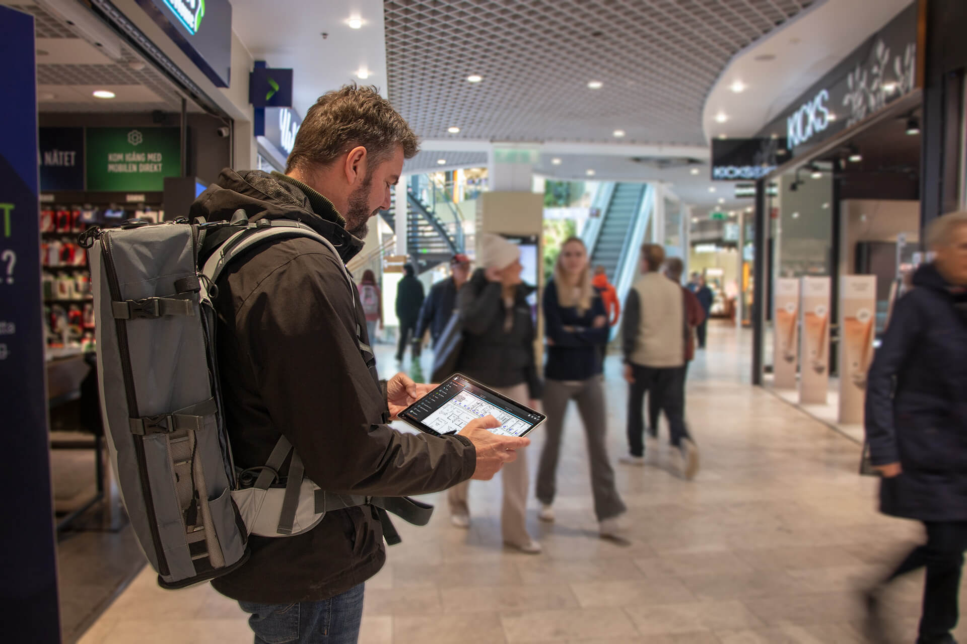 Handheld indoor walk test inside a shopping mall